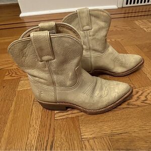 Frye Billy Short Women's Soft Ivory Leather Booties Pull On Size 6